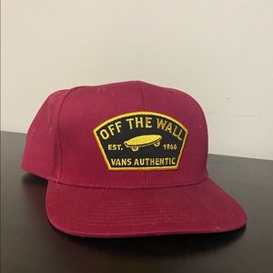VANS off the wall burgundy SnapBack hat